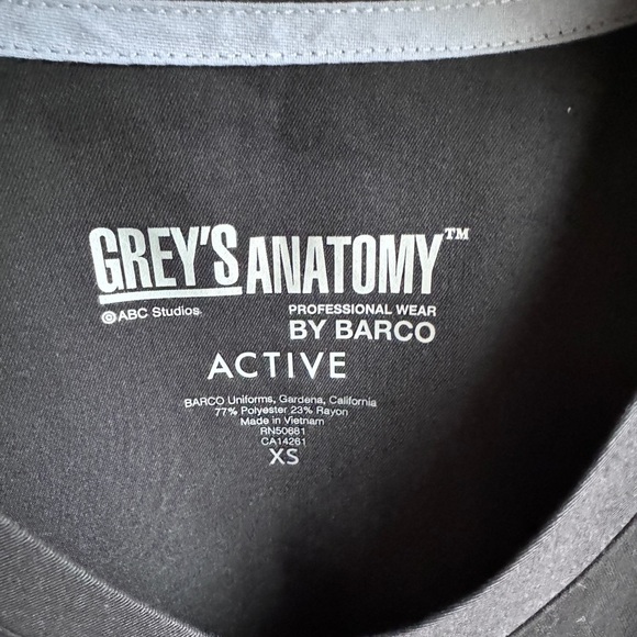 Grey’s Anatomy Scrub Black Top in xs - Picture 3 of 8